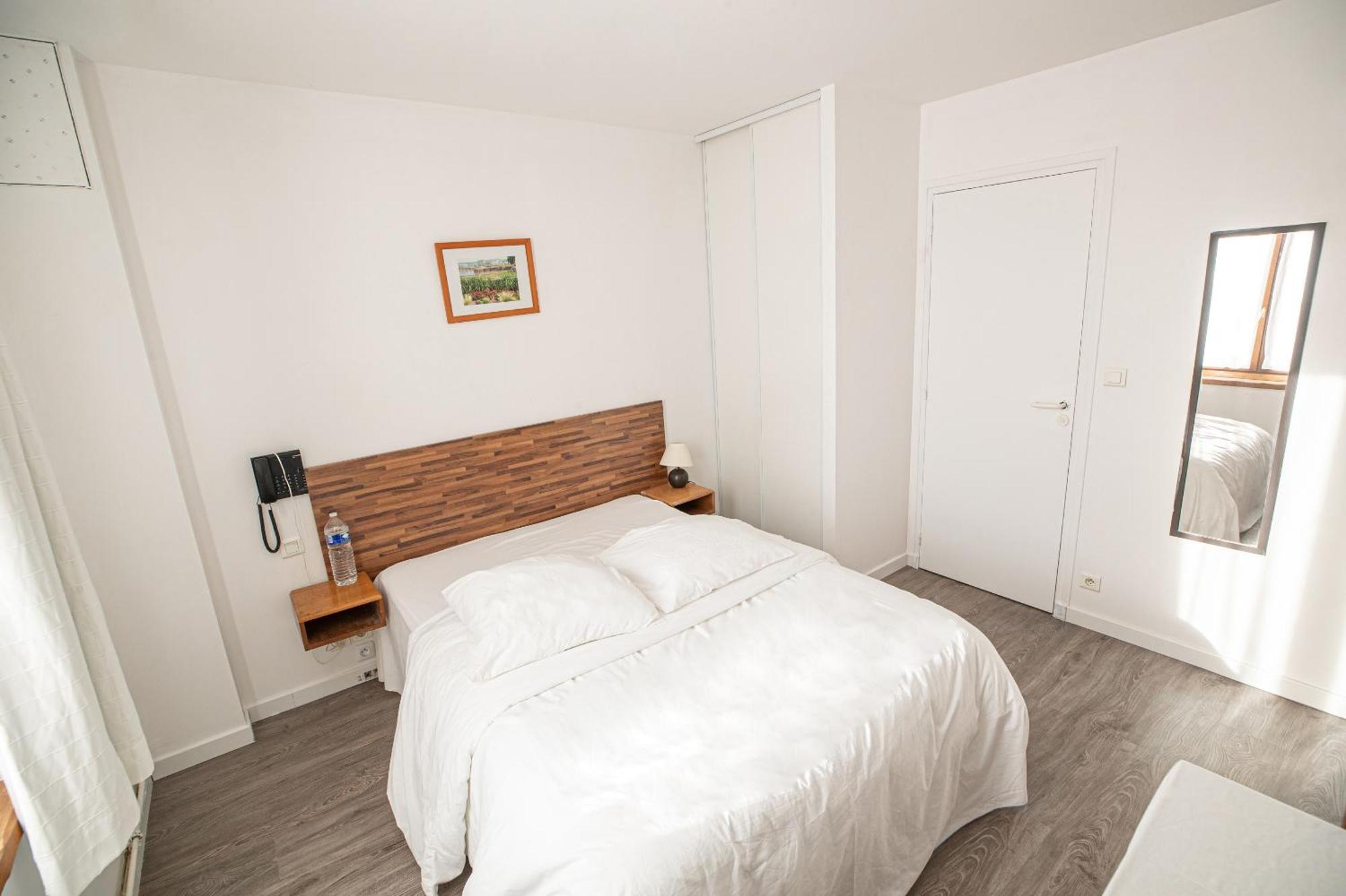 Hotel Restaurant Des 4 Ecluses Gaillon Room photo