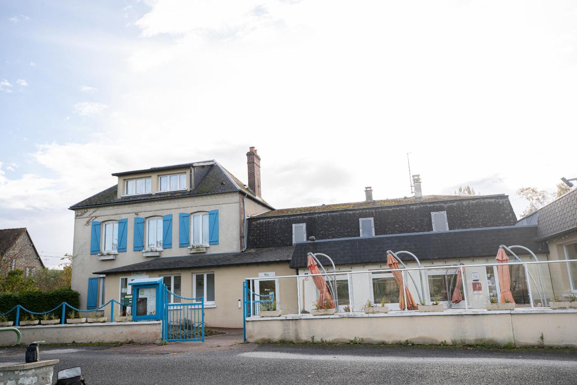Hotel Restaurant Des 4 Ecluses Gaillon Exterior photo