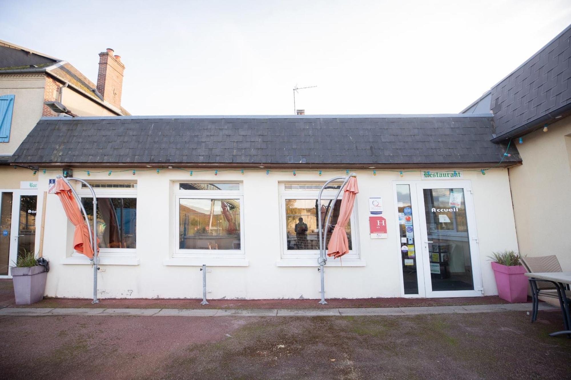 Hotel Restaurant Des 4 Ecluses Gaillon Exterior photo